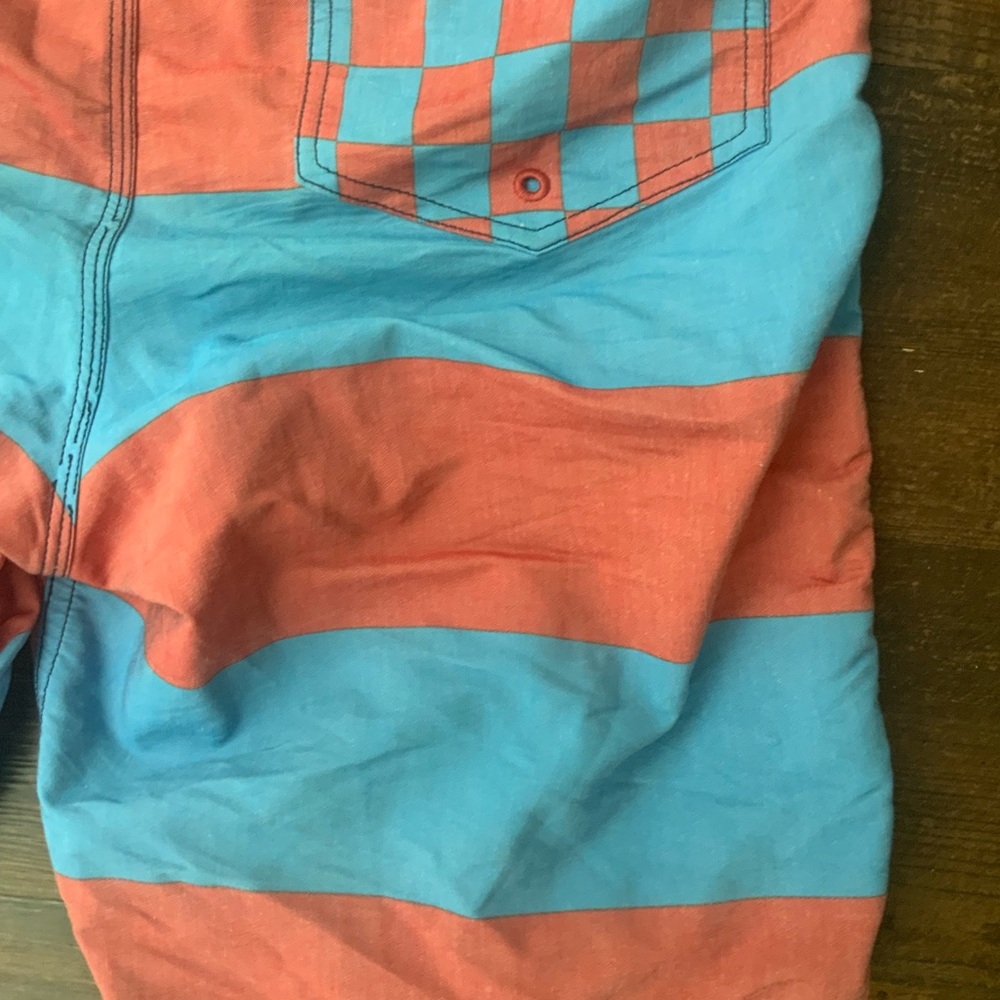 Men's Quiksilver Board Shorts Red And Blue Stripes Checkered Size 30 - Picture 10 of 12